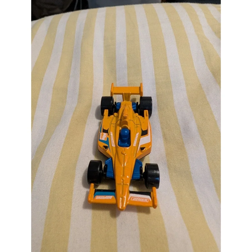 Hot Wheels 2011 Orange Indy Car V5330 Rare Design Diecast 1:64 Scale